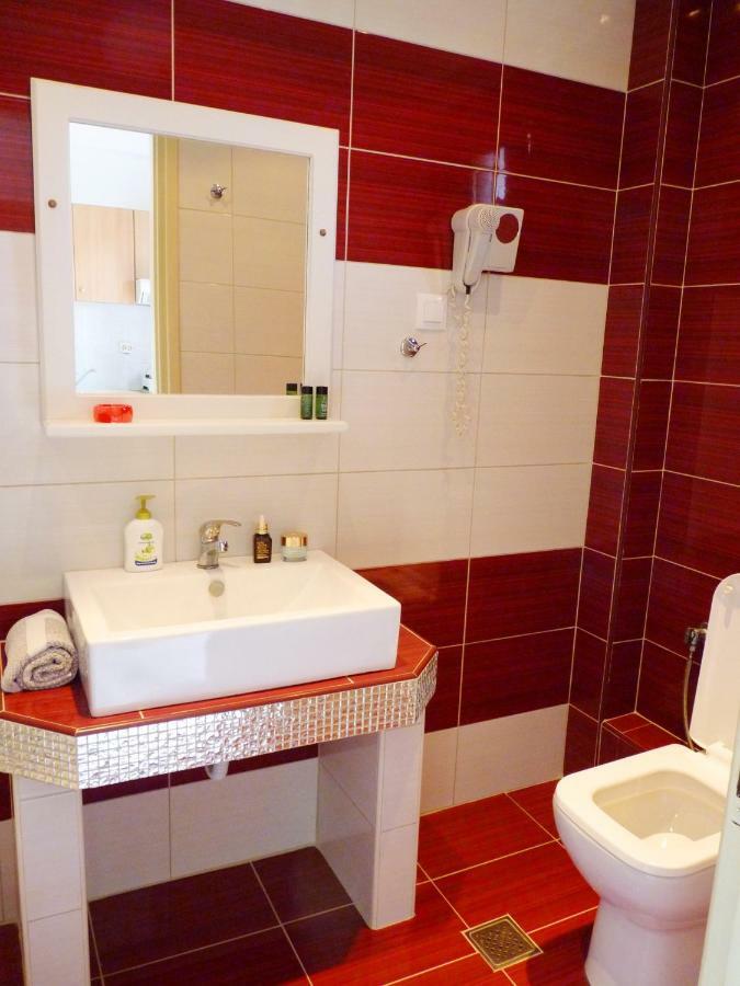 Yannis Apartments Áfitos Extérieur photo
