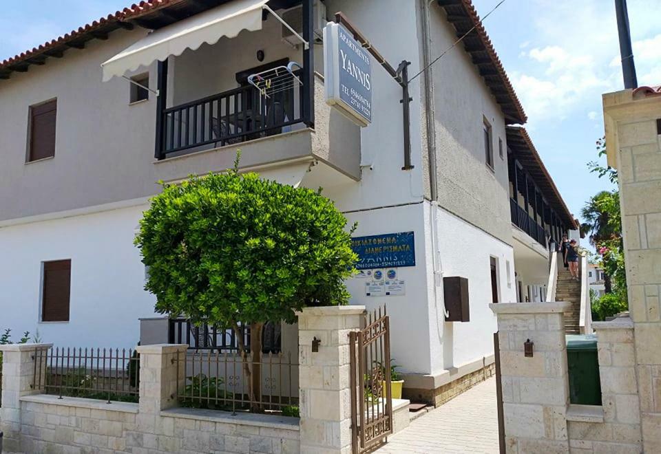 Yannis Apartments Áfitos Extérieur photo