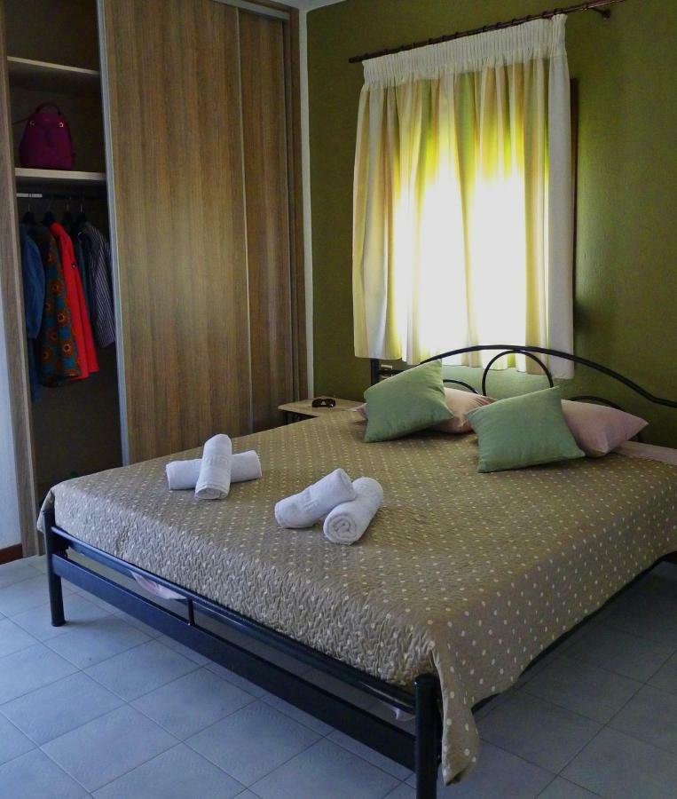 Yannis Apartments Áfitos Extérieur photo