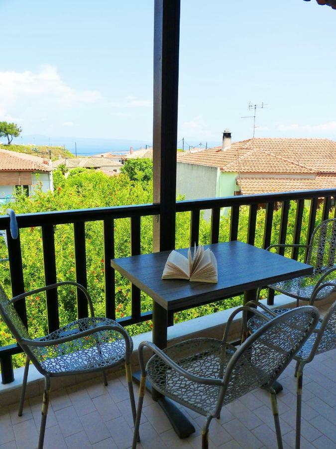Yannis Apartments Áfitos Extérieur photo