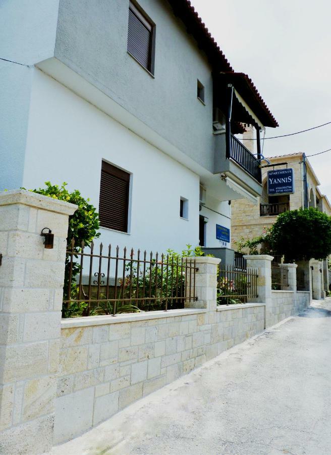 Yannis Apartments Áfitos Extérieur photo