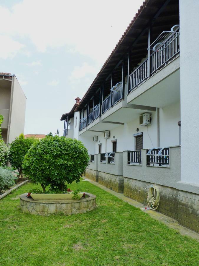 Yannis Apartments Áfitos Extérieur photo