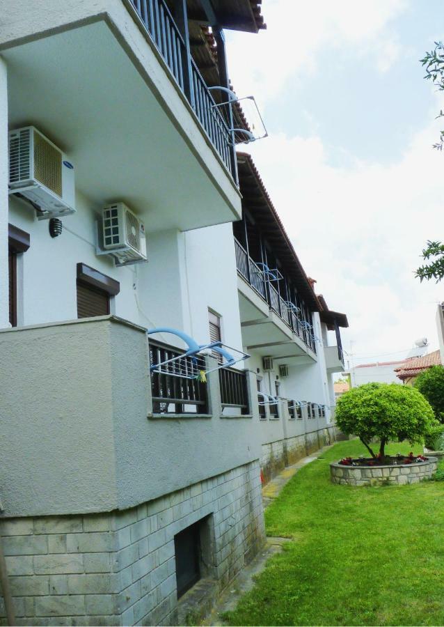 Yannis Apartments Áfitos Extérieur photo