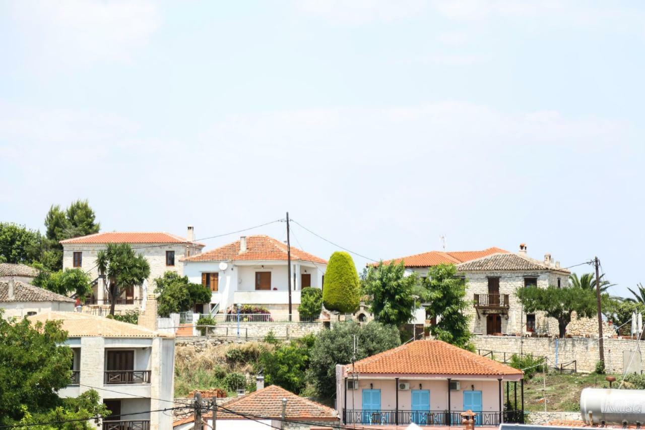 Yannis Apartments Áfitos Extérieur photo