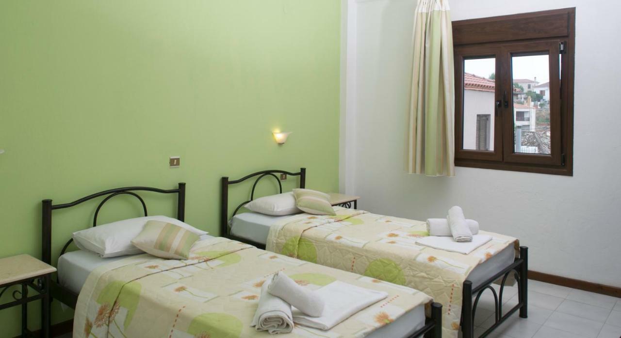 Yannis Apartments Áfitos Extérieur photo