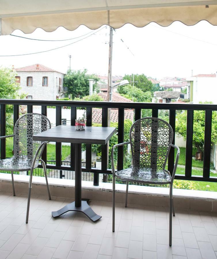 Yannis Apartments Áfitos Extérieur photo