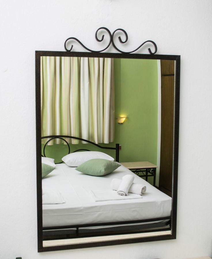 Yannis Apartments Áfitos Extérieur photo