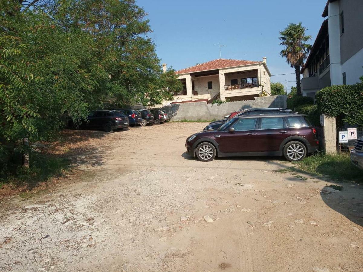 Yannis Apartments Áfitos Extérieur photo